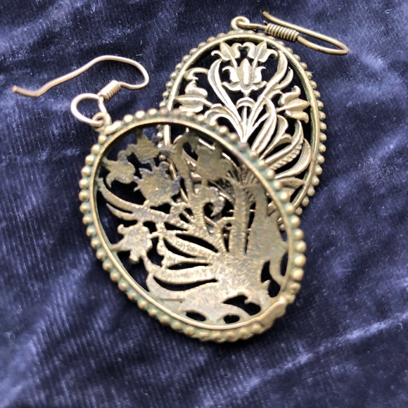 Fleur de lis earrings - Picture 4 of 6